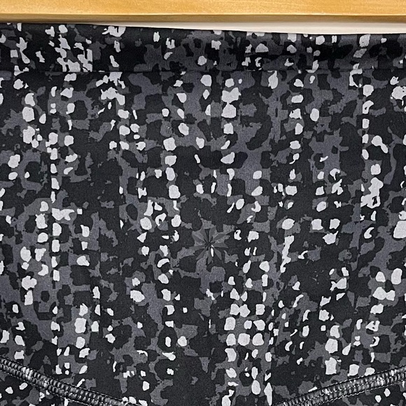 Athleta Salutation Stash Pocket Capri Printed 569824 Size Small - Picture 6 of 9